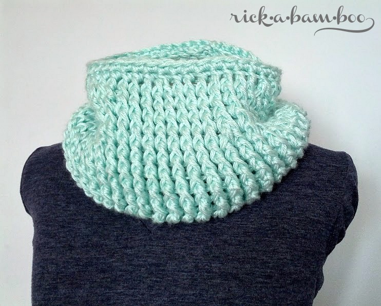 crochet cable cowl | rickabamboo.com | #free #pattern #scarf