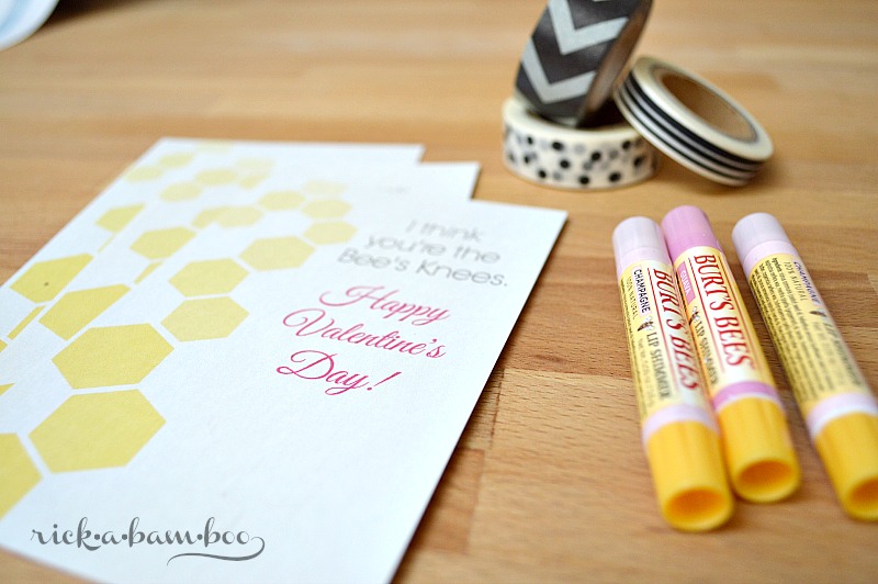 Bee's Knees Valentine {Free Printable} | rickabamboo.com | #bees #burtsbees