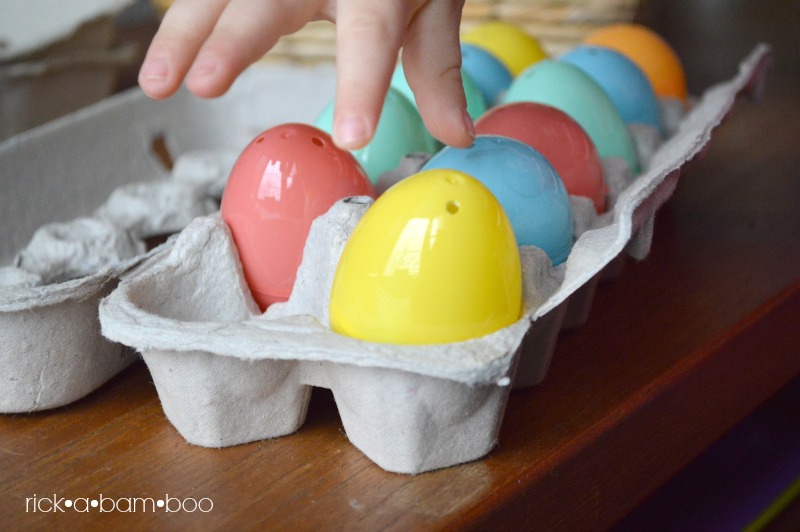 Easter Egg Sorting | rickabamboo.com | #totschool #preschool #spring