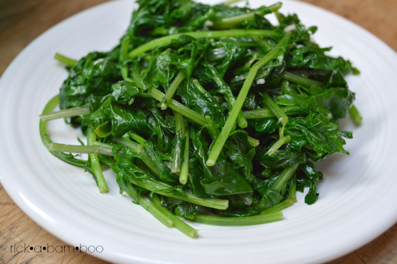 Garlic Greens | rickabamboo.com | #cleaneating #kale