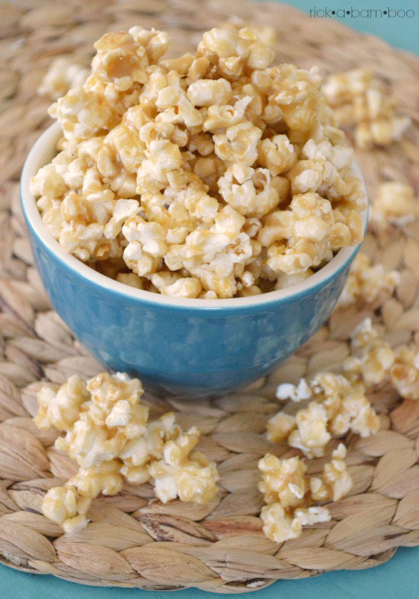 The Best Caramel Corn EVER | rickabamboo.com | #popcorn #movie #caramel