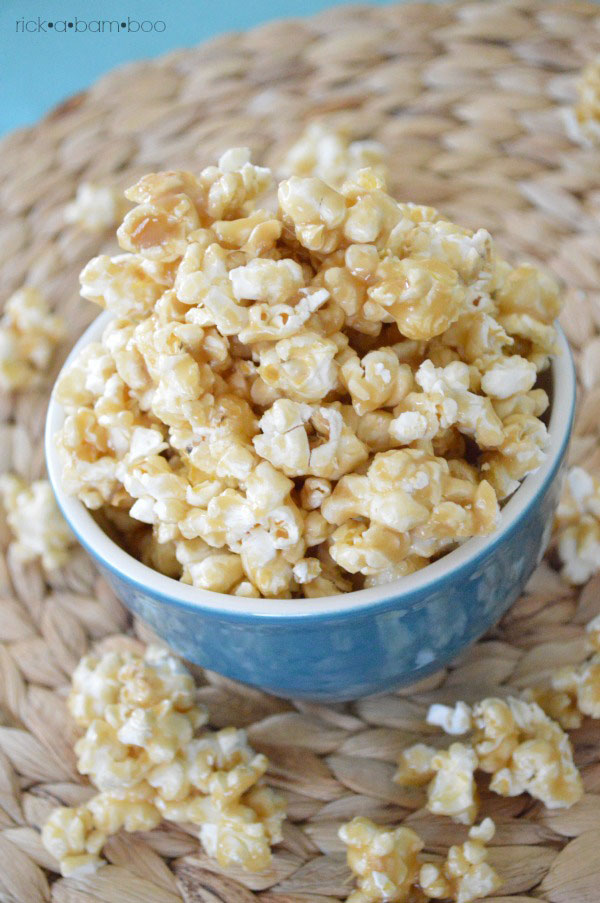The Best Caramel Corn EVER | rickabamboo.com | #popcorn #movie #caramel