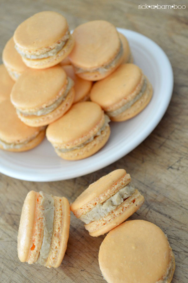 Pumpkin Spice Latte French Macarons | rickabamboo.com | #PSL #pumpkinspice #espresso