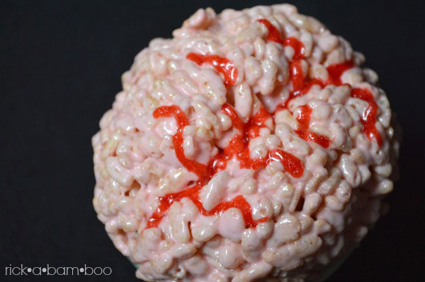 Zombie Brain Rice Crispy Treats | rickabamboo.com | #brains #zombies #halloween