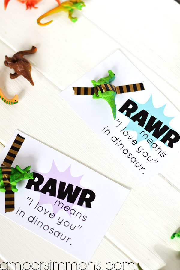 Rawr means "I love you" in dinosaur printable Valentine | ambersimmons.com | Be the coolest kid in class with this awesome candy free Valentine. This cute printable comes in 4 colors.