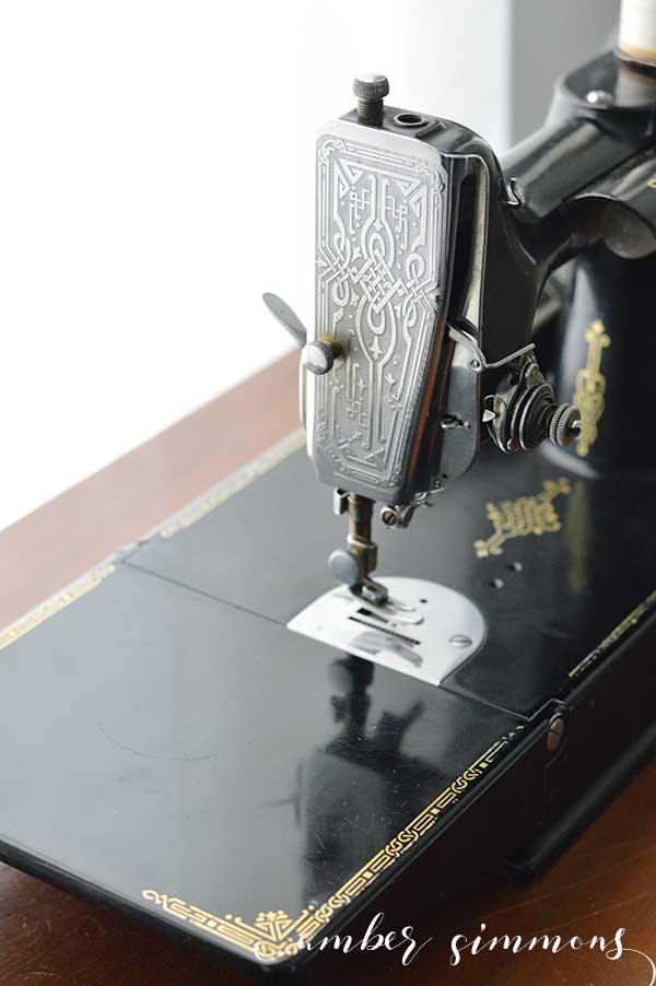 The story of how I found my 1937 vintage Singer 221 Featherweight sewing machine. | black singer sewing machine | antique