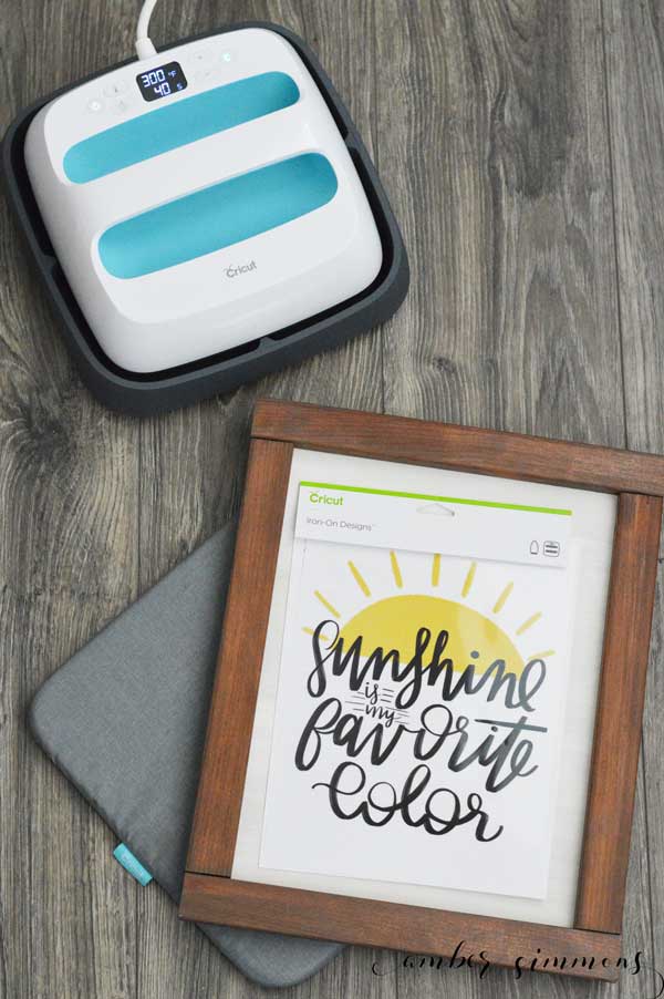This Handmade Farmhouse Style Sign with Cricut's NEW Premium Iron-on Design couldn't be easier and will bring a little sunshine to any place in your home. #ad #CricutIronOnDesigns #CricutMade #Cricut