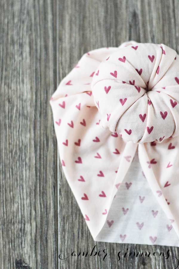 This simple no-sew top knot baby turban tutorial will make your baby the cutest kid at the park.