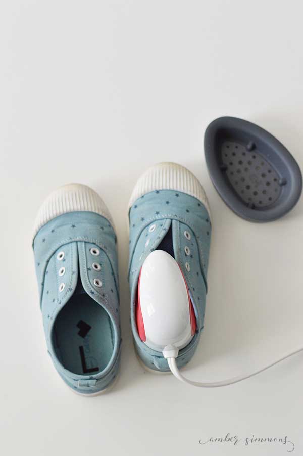 Help your little ones figure out which shoe goes on which foot with these right and left shoe inserts for kids using the Cricut Easypress Mini. | ambersimmons.com | #cricutcreated #ad