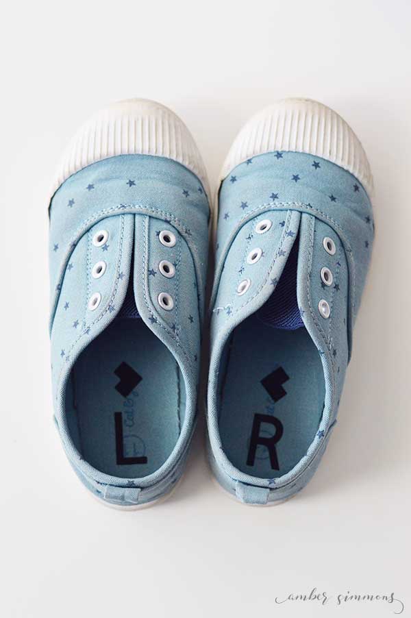 Help your little ones figure out which shoe goes on which foot with these right and left shoe inserts for kids using the Cricut Easypress Mini. | ambersimmons.com | #cricutcreated #ad