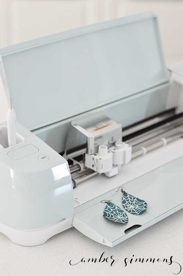 Cricut helps to take my craft projects to the next level, so today I'm sharing 5 reasons why I love my Cricut Explorer Air 2. #cricutcreated #ad