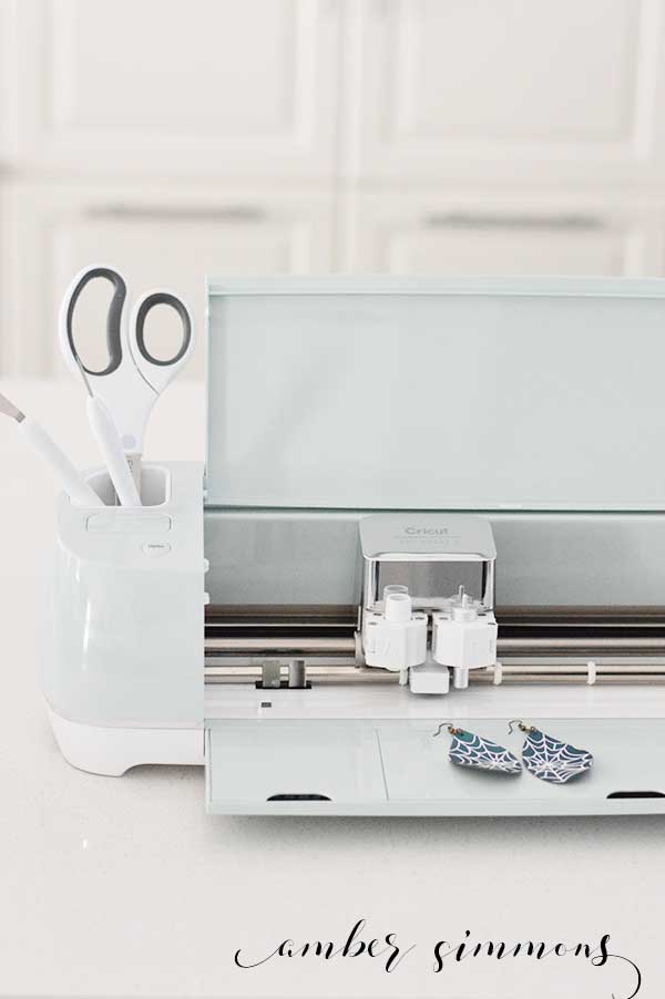 Cricut helps to take my craft projects to the next level, so today I'm sharing 5 reasons why I love my Cricut Explorer Air 2. #cricutcreated #ad