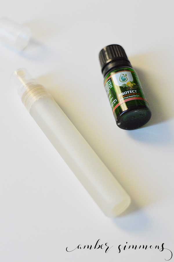 This recipe will show you how to quickly DIY hand sanitizer naturally with your favorite essential oil blends. #diy #essentialoils #handsanitizer #homemade